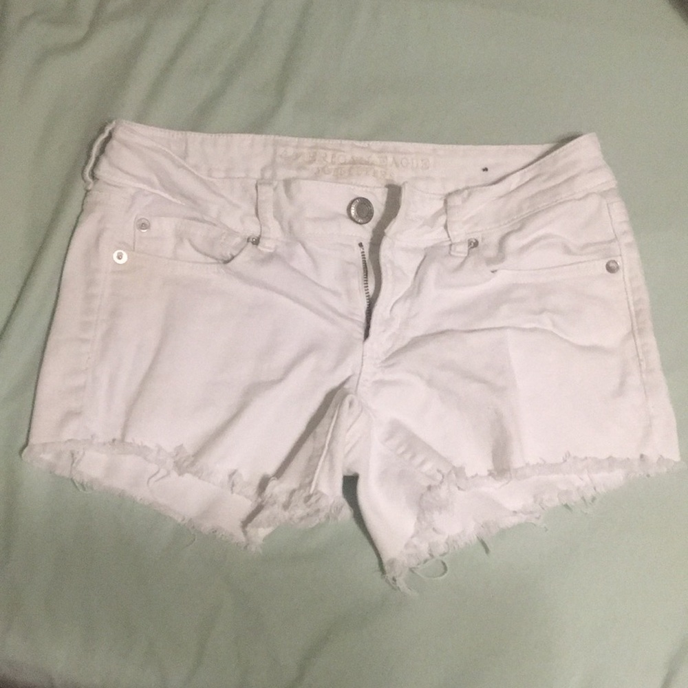 Size 6 white AE shorts